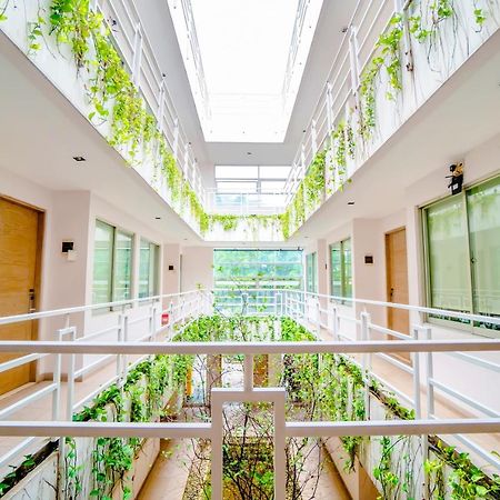 Legreen Suite Pejompongan Jakarta Exterior foto