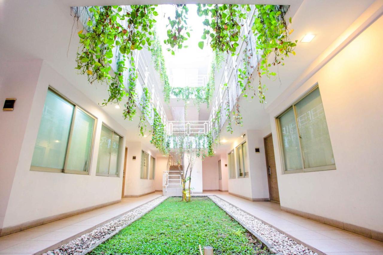 Legreen Suite Pejompongan Jakarta Exterior foto